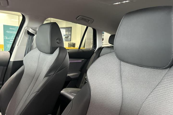 Sort Skoda Enyaq fra 2025