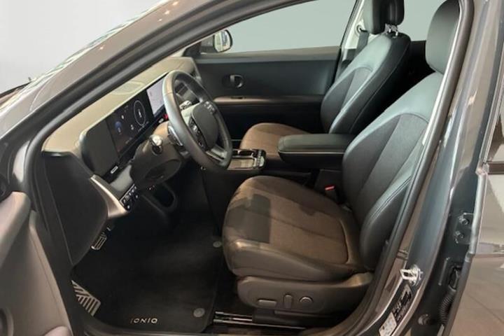 Beige Hyundai Ioniq 5 fra 2025