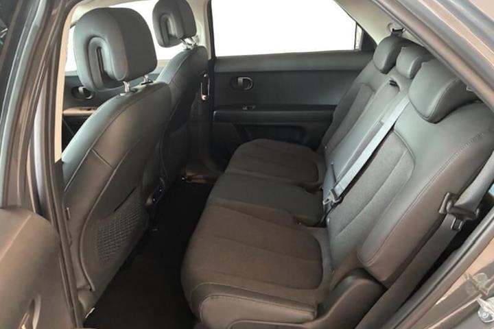 Beige Hyundai Ioniq 5 fra 2025