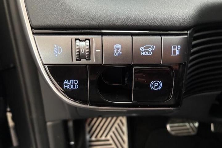 Beige Hyundai Ioniq 5 fra 2025