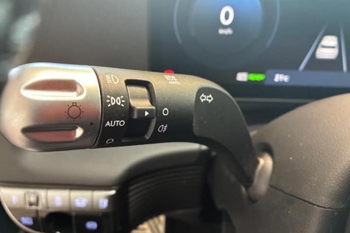Beige Hyundai Ioniq 5 fra 2025
