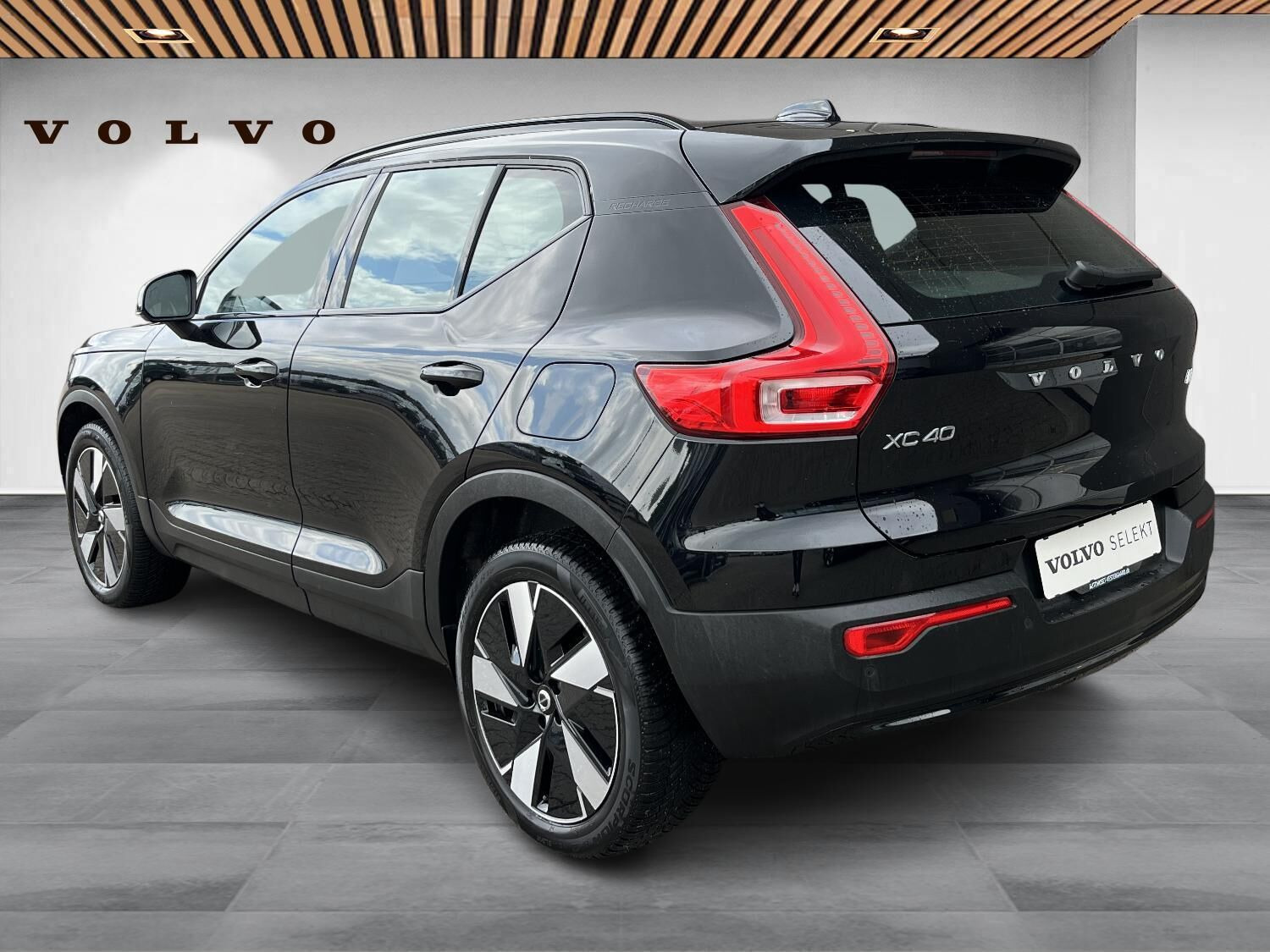 Sort Volvo XC40 fra 2024