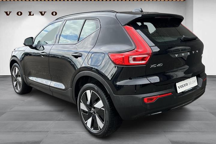 Sort Volvo XC40 fra 2024