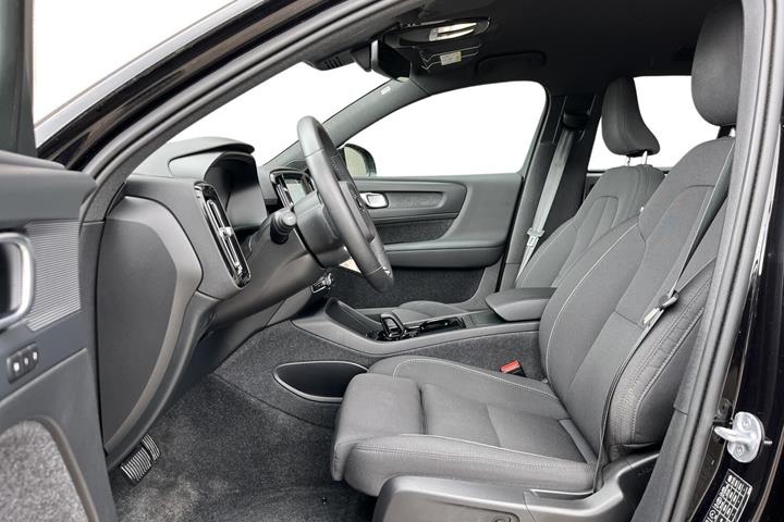Sort Volvo XC40 fra 2024