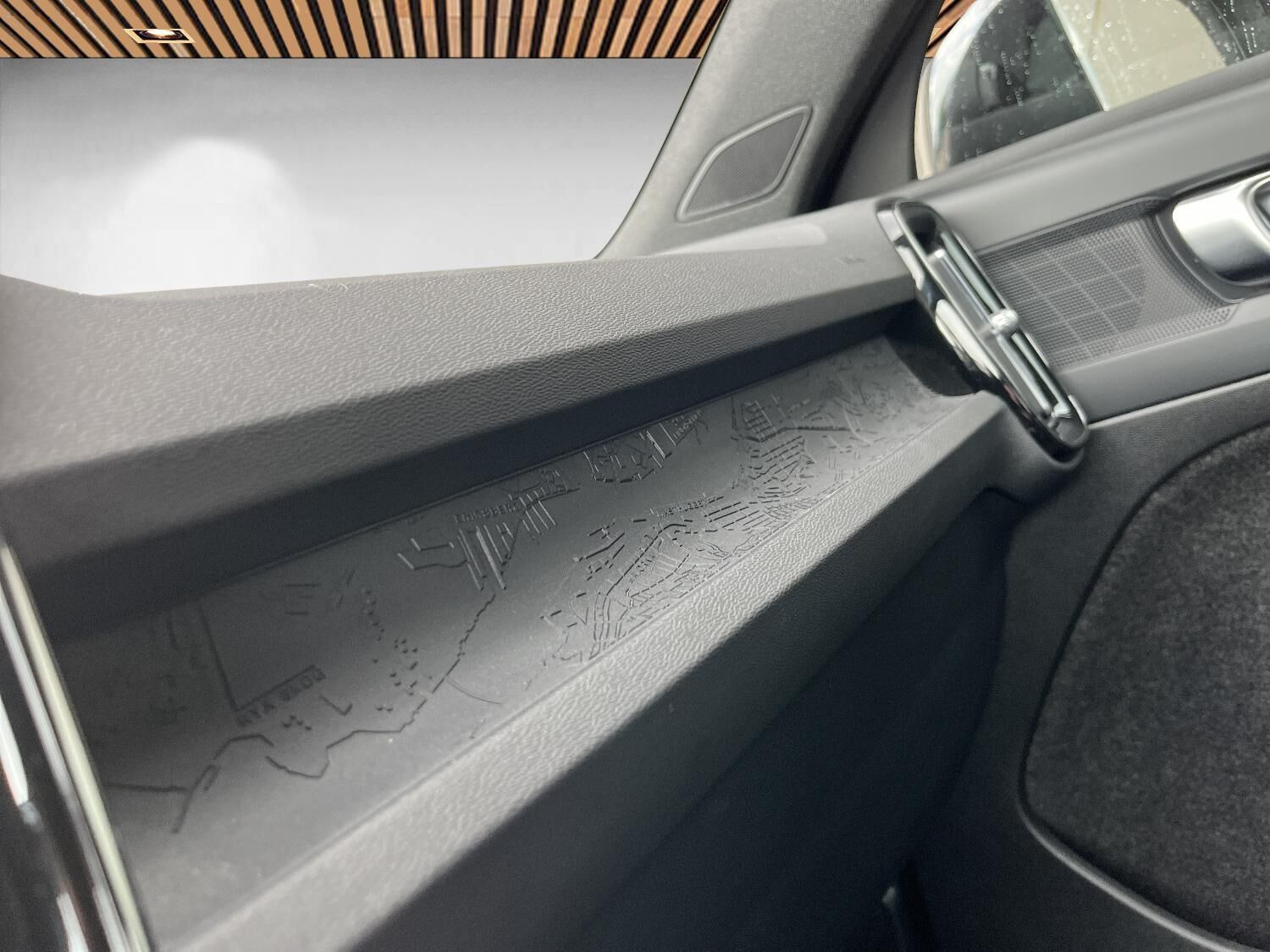 Sort Volvo XC40 fra 2024