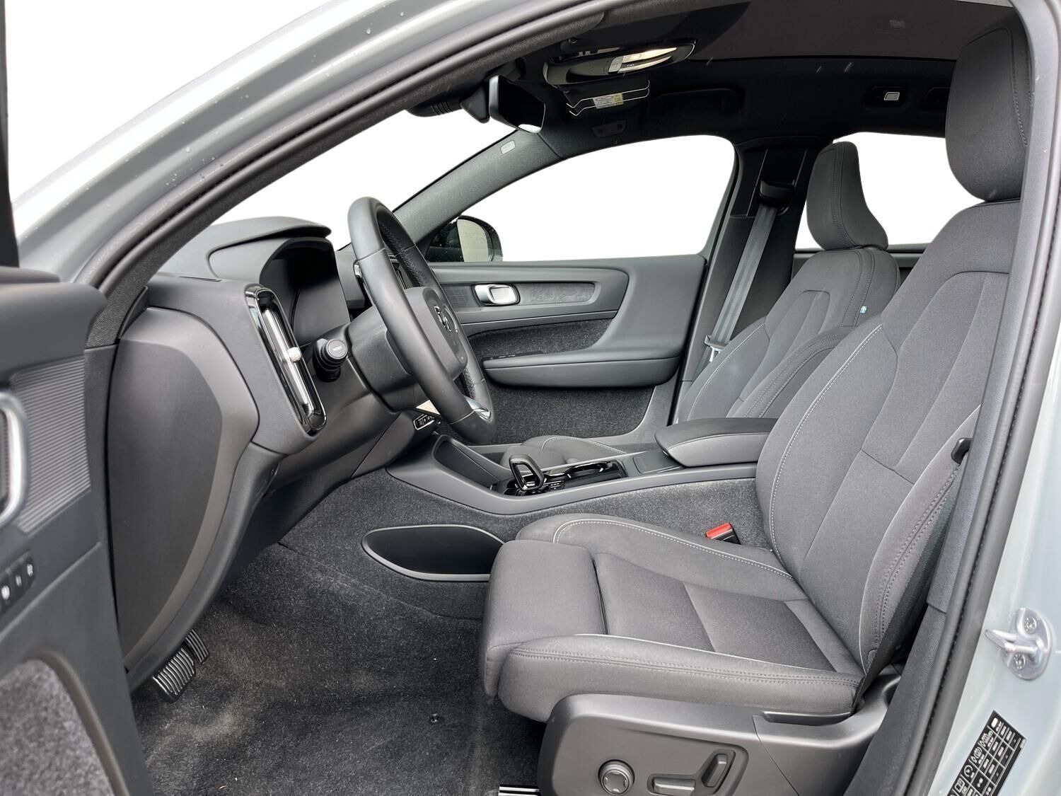Grå Volvo C40 fra 2024
