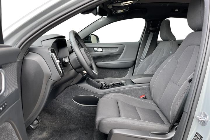 Grå Volvo C40 fra 2024