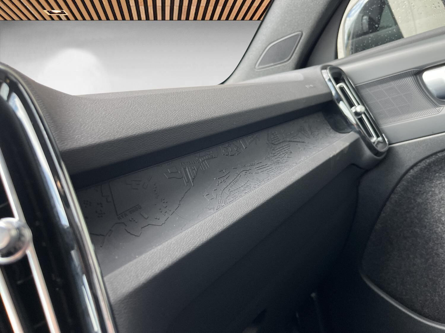 Grå Volvo C40 fra 2024
