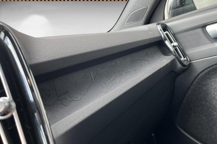 Grå Volvo C40 fra 2024