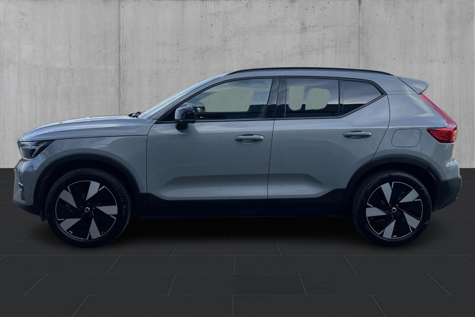 Grå Volvo EX40 fra 2025