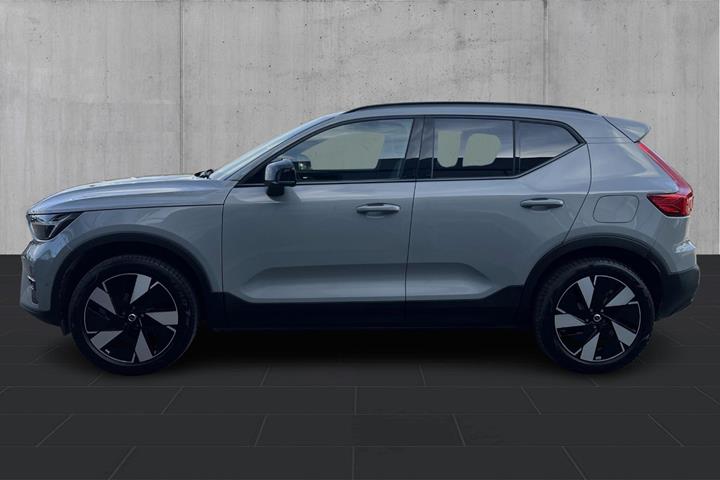 Grå Volvo EX40 fra 2025