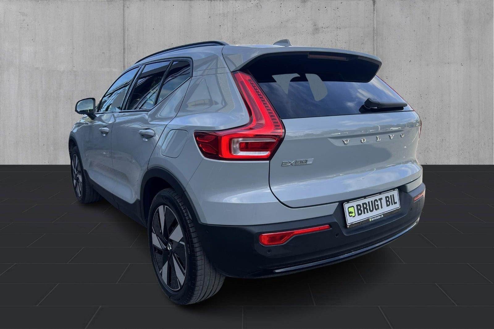 Grå Volvo EX40 fra 2025