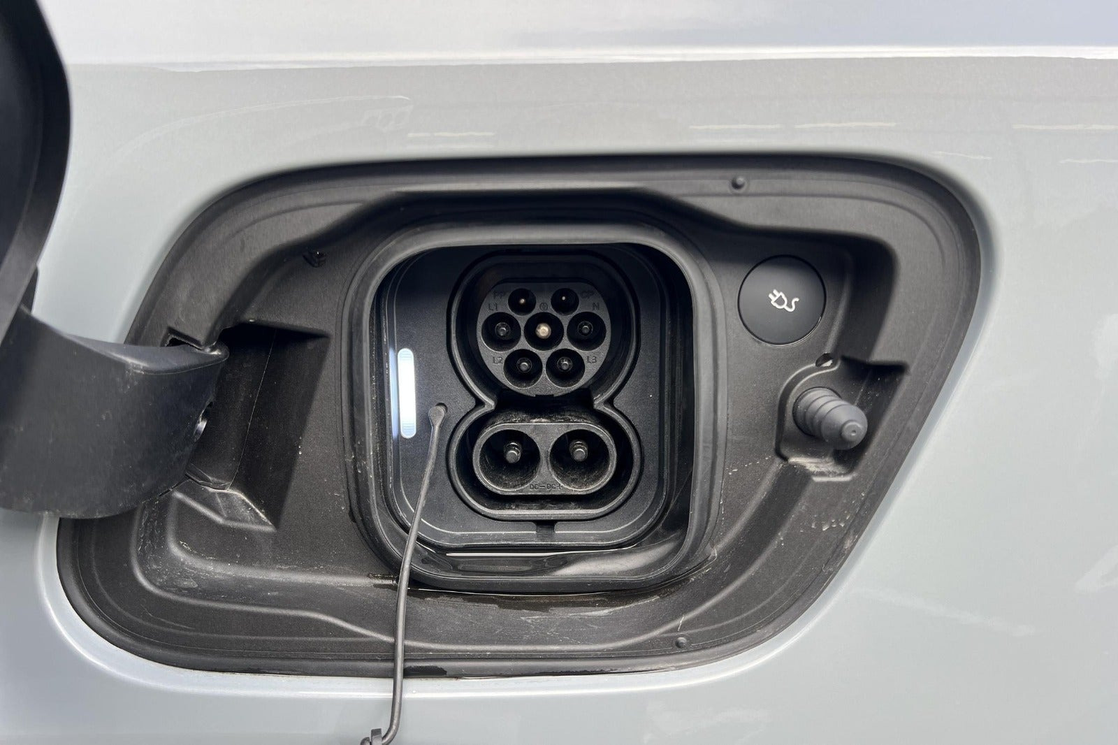 Grå Volvo EX40 fra 2025