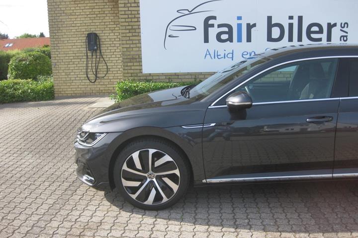Grå VW Arteon fra 2022