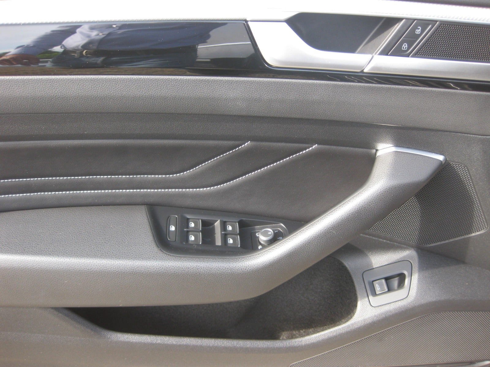 Grå VW Arteon fra 2022