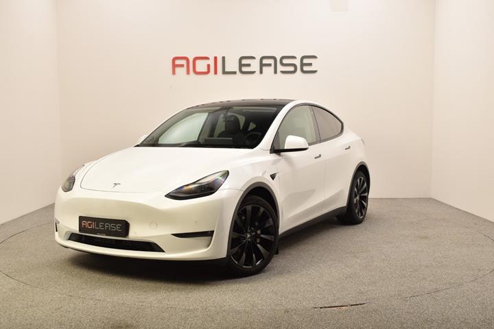 Hvid Tesla Model Y fra 2021