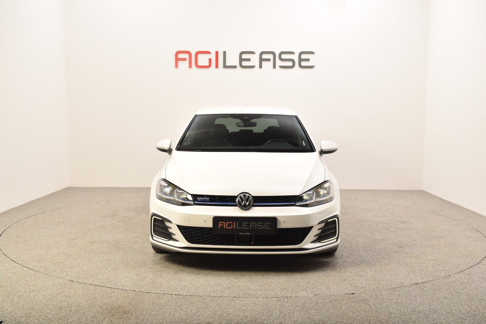 Hvid VW Golf VII fra 2019