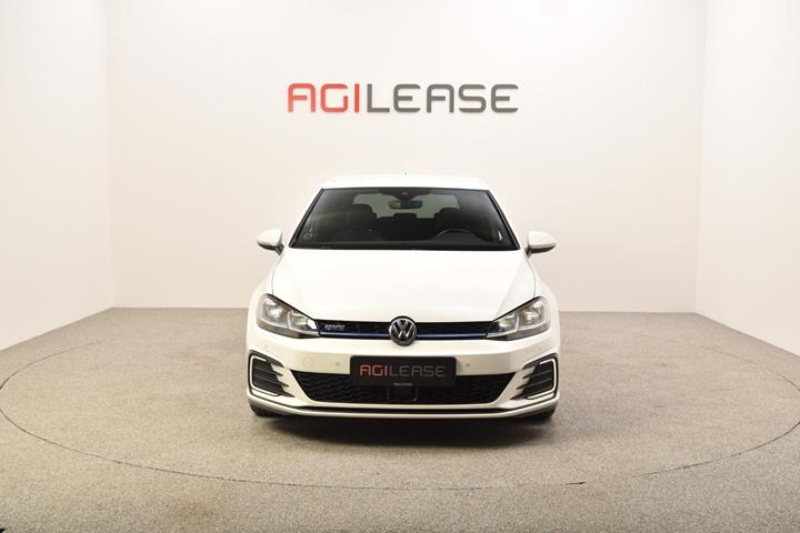 Hvid VW Golf VII fra 2019