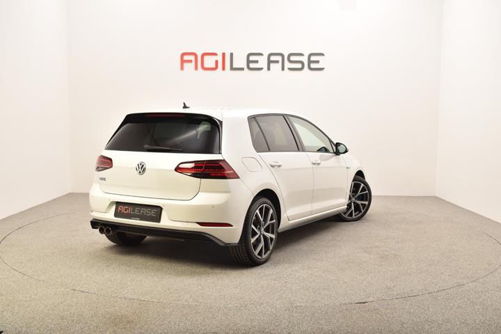 Hvid VW Golf VII fra 2019
