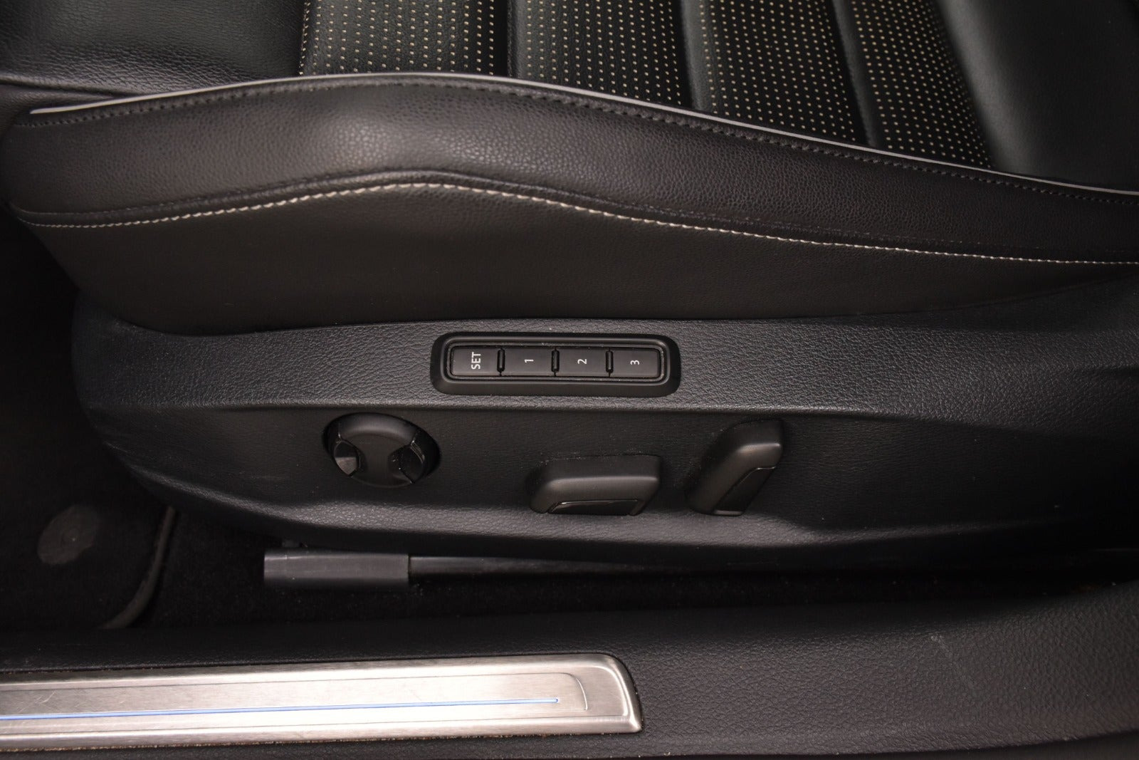 Hvid VW Golf VII fra 2019