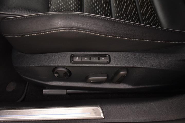 Hvid VW Golf VII fra 2019