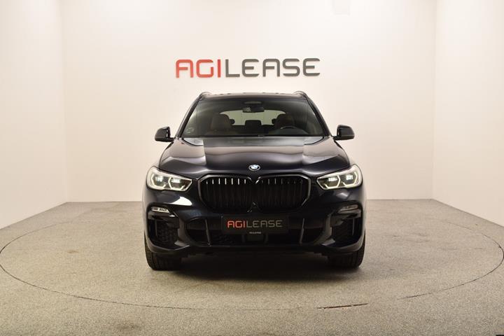 Blå BMW X5 fra 2020