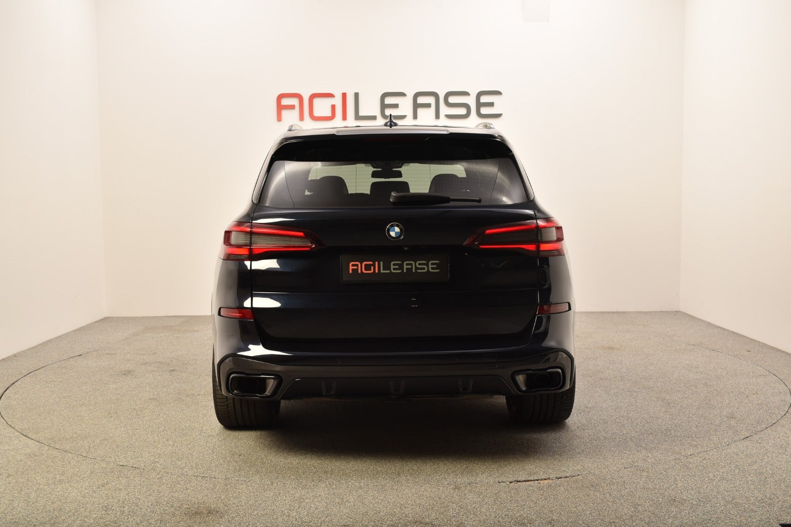 Blå BMW X5 fra 2020