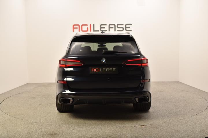 Blå BMW X5 fra 2020