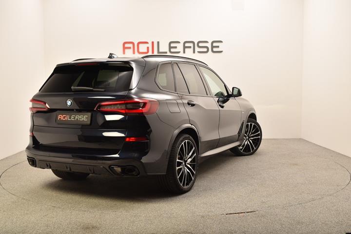 Blå BMW X5 fra 2020
