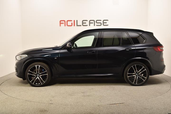 Blå BMW X5 fra 2020
