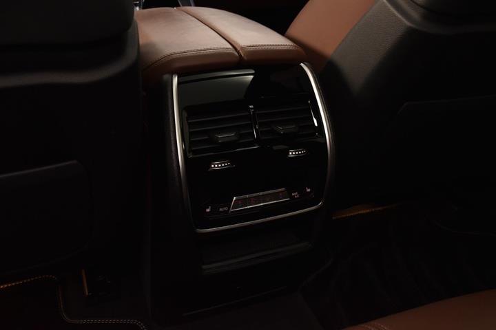 Blå BMW X5 fra 2020
