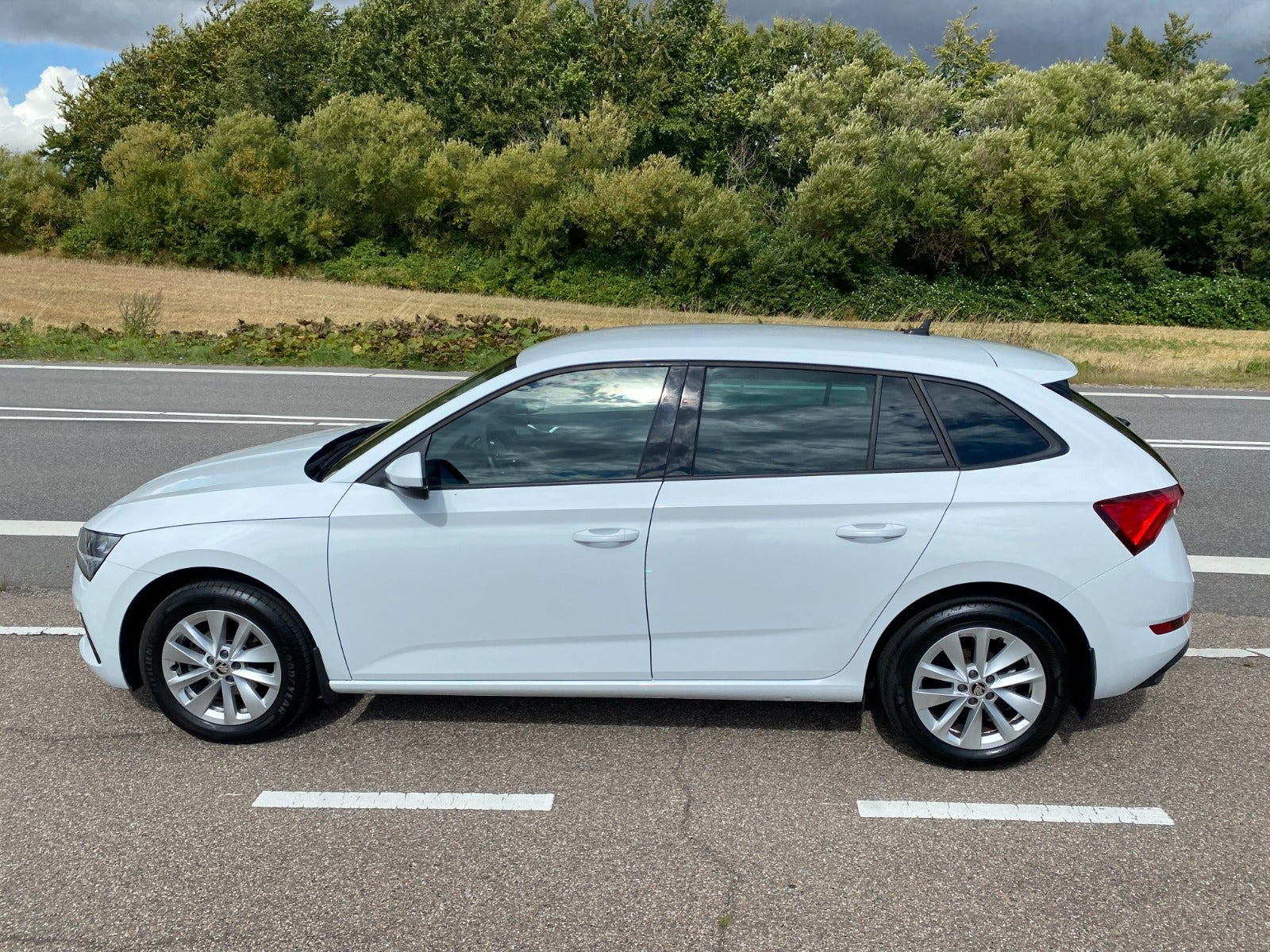 Hvid Skoda Scala fra 2023