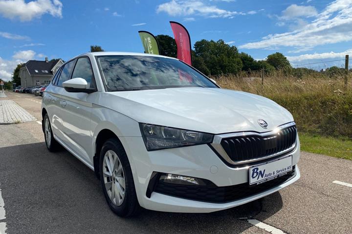 Hvid Skoda Scala fra 2023