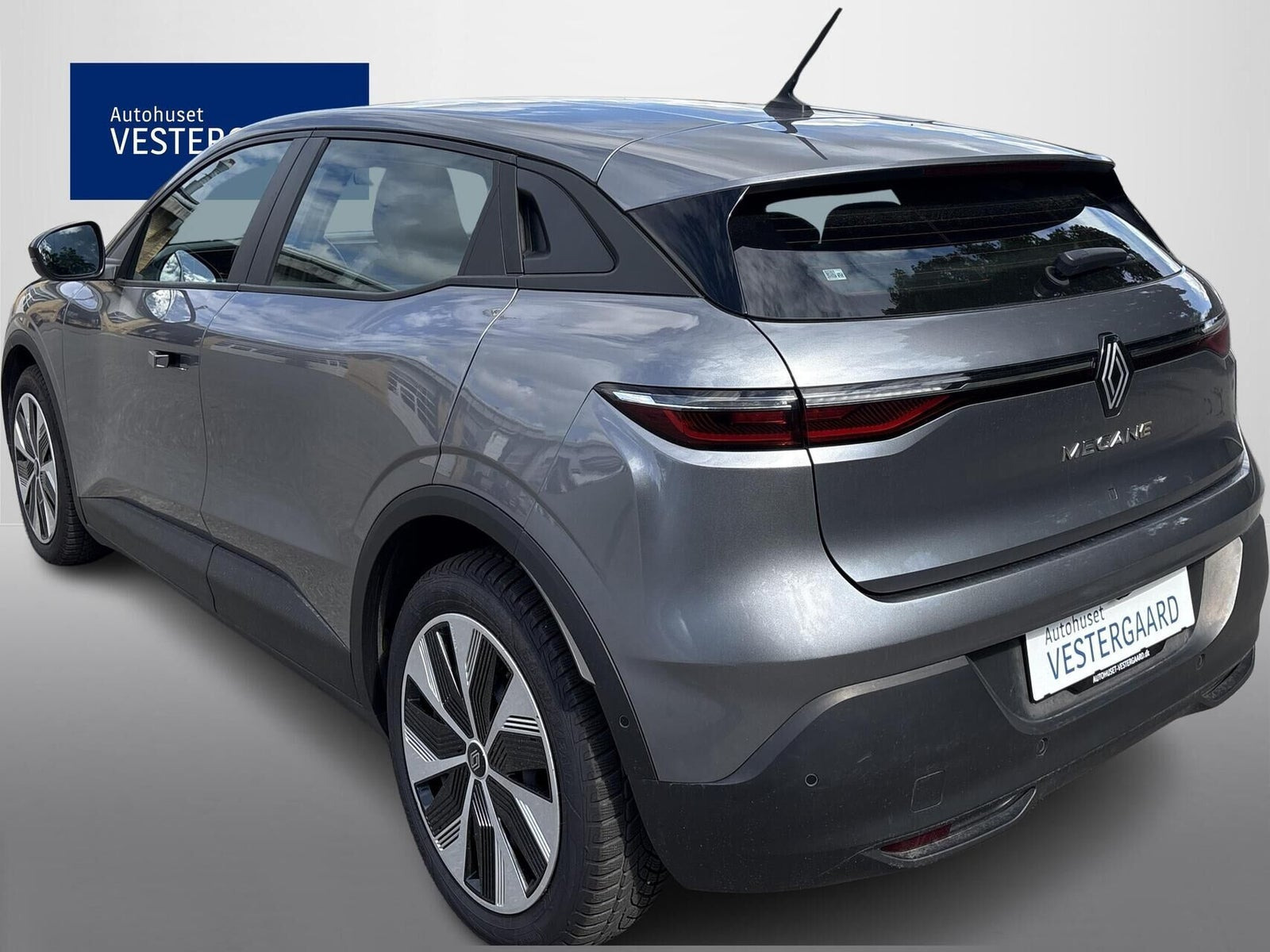 Grå Renault Megane E-Tech fra 2023