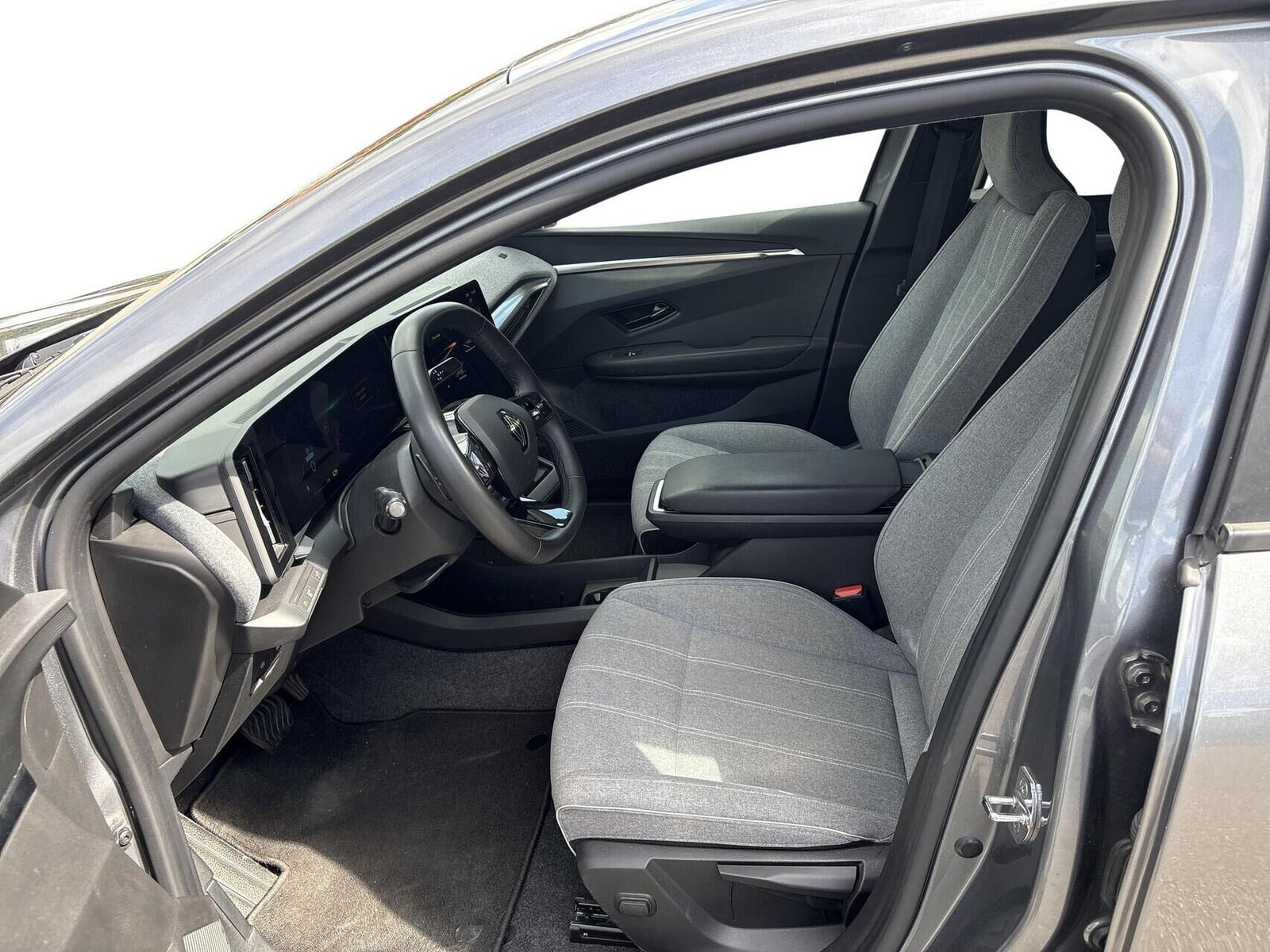 Grå Renault Megane E-Tech fra 2023