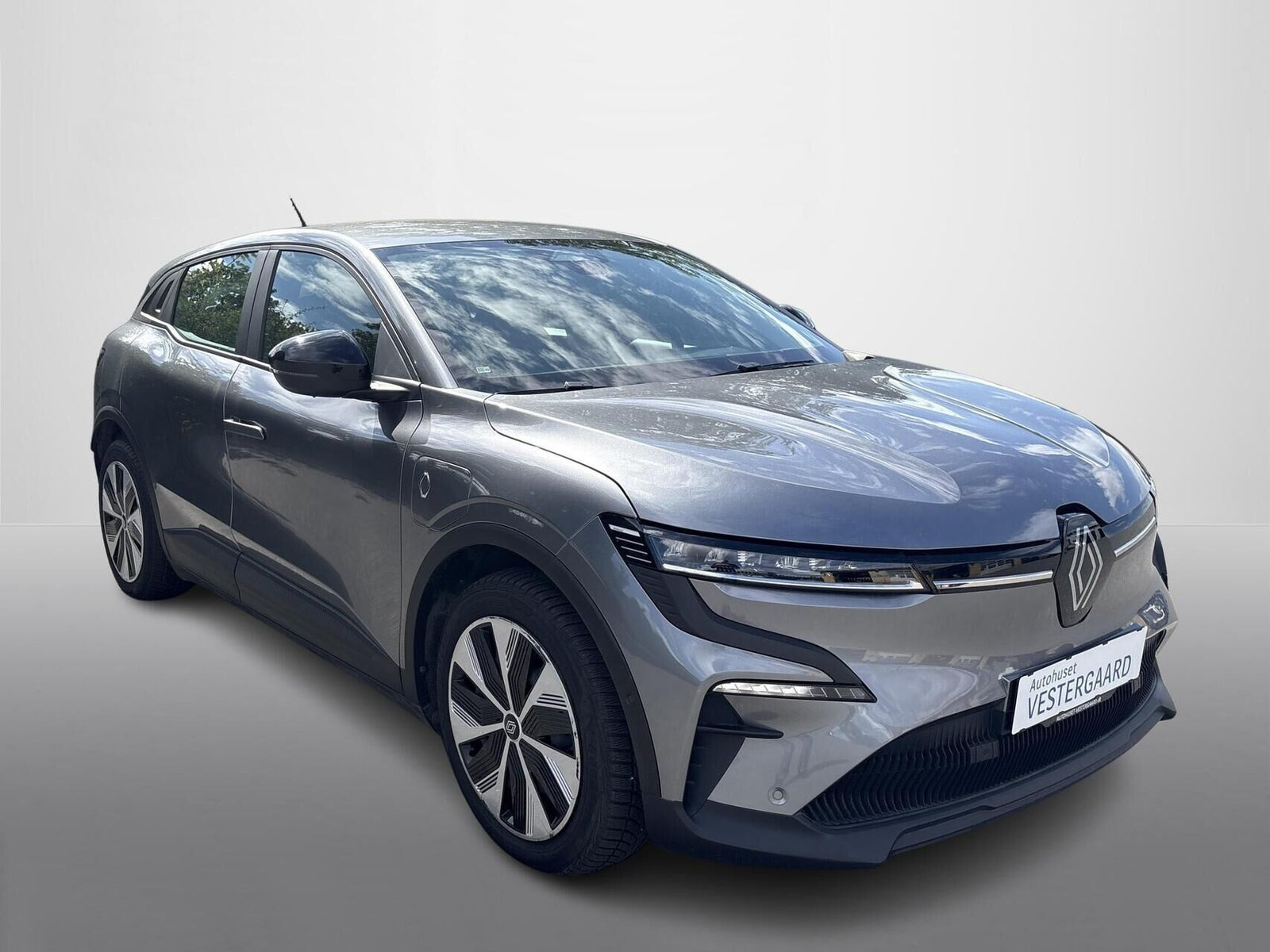 Grå Renault Megane E-Tech fra 2023