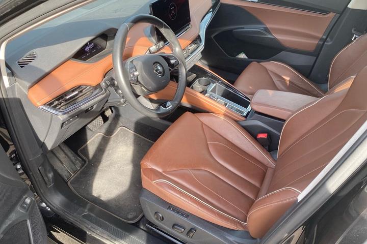 Sort Skoda Enyaq fra 2024