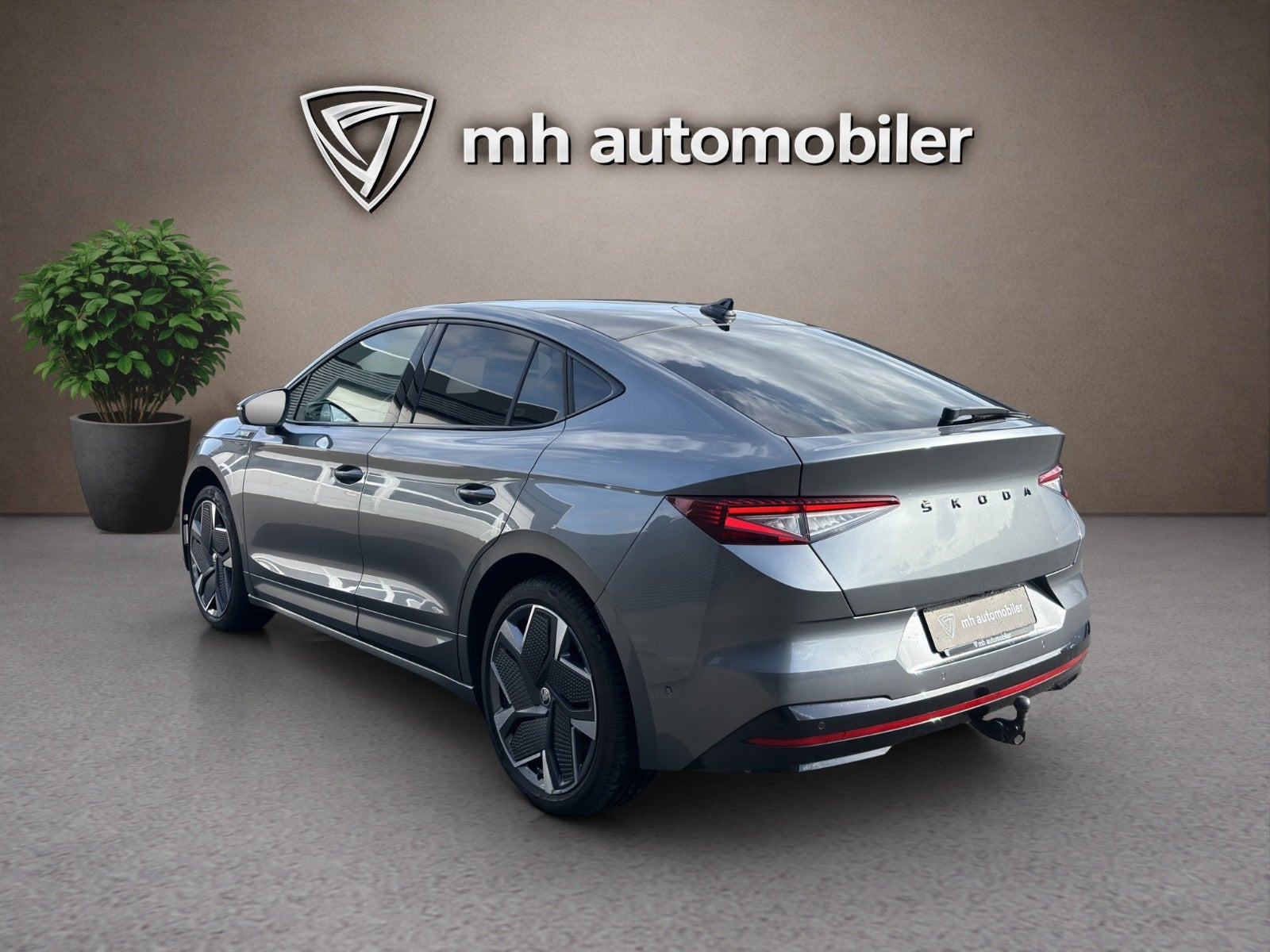 Grå Skoda Enyaq fra 2023