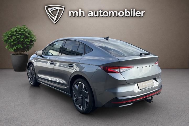 Grå Skoda Enyaq fra 2023