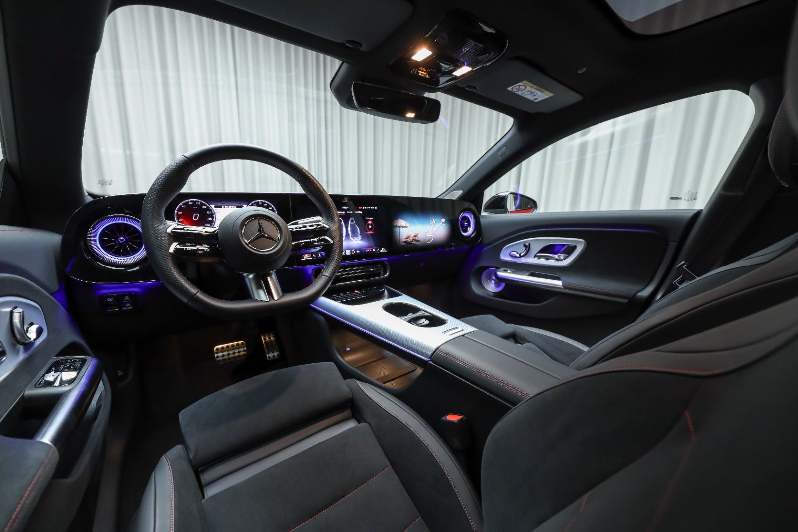 Rød Mercedes CLA250+ fra 2026