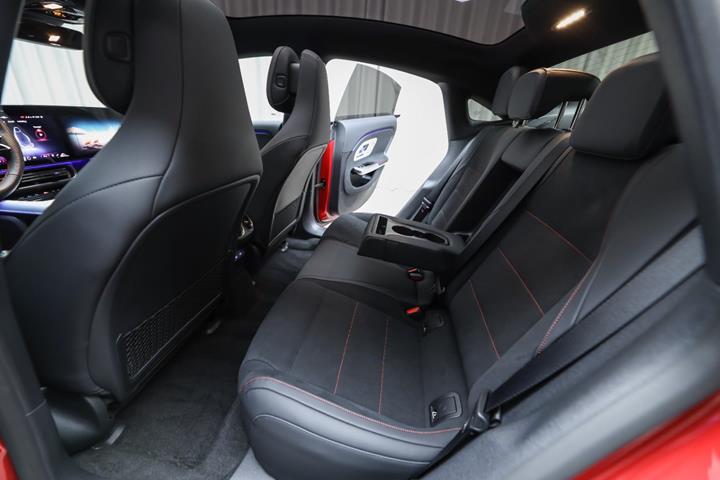 Rød Mercedes CLA250+ fra 2026