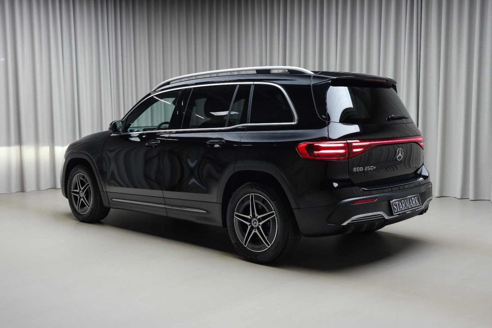 Sort Mercedes EQB250+ fra 2026