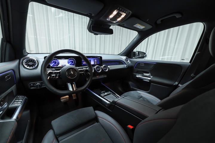 Sort Mercedes EQB250+ fra 2026