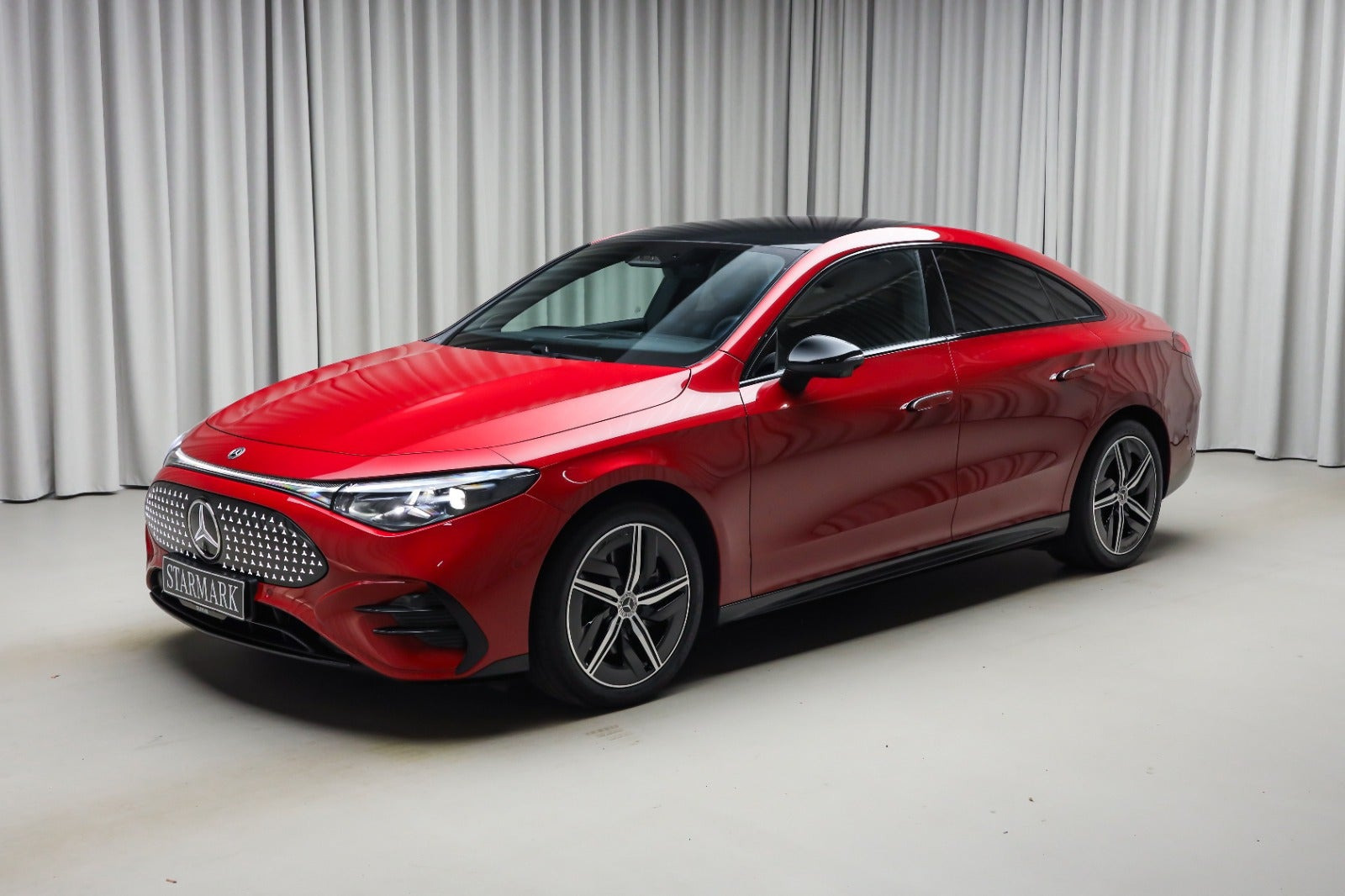 Rød Mercedes CLA250+ fra 2025