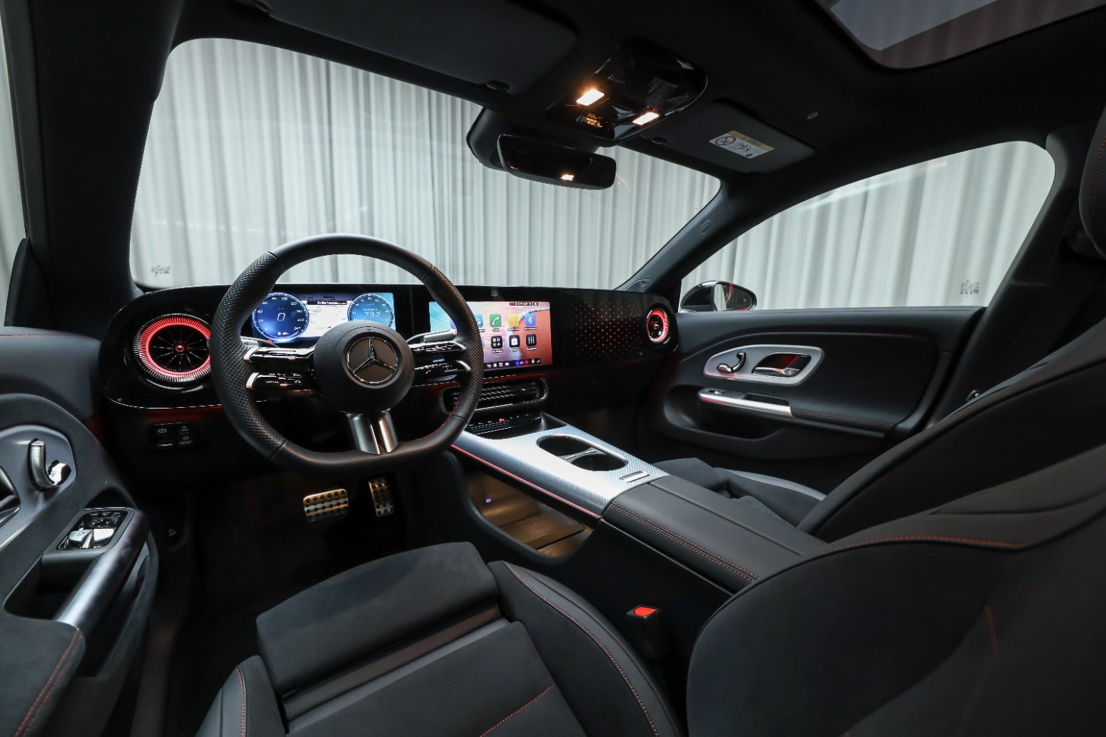Rød Mercedes CLA250+ fra 2025