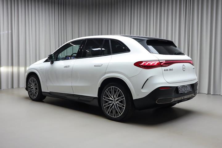 Hvid Mercedes EQE350 SUV fra 2025