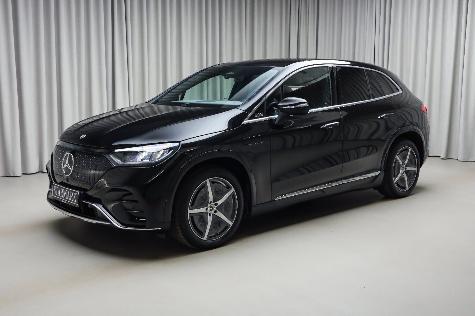 Sort Mercedes EQE350 SUV fra 2026