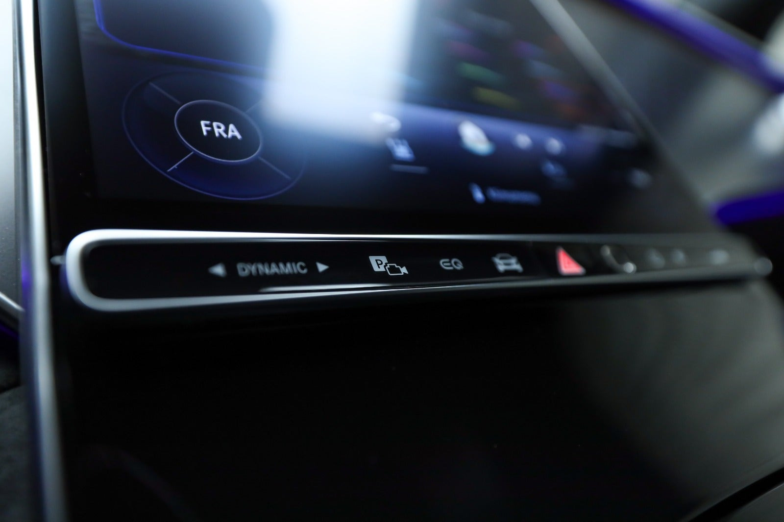 Sort Mercedes EQE350 SUV fra 2026