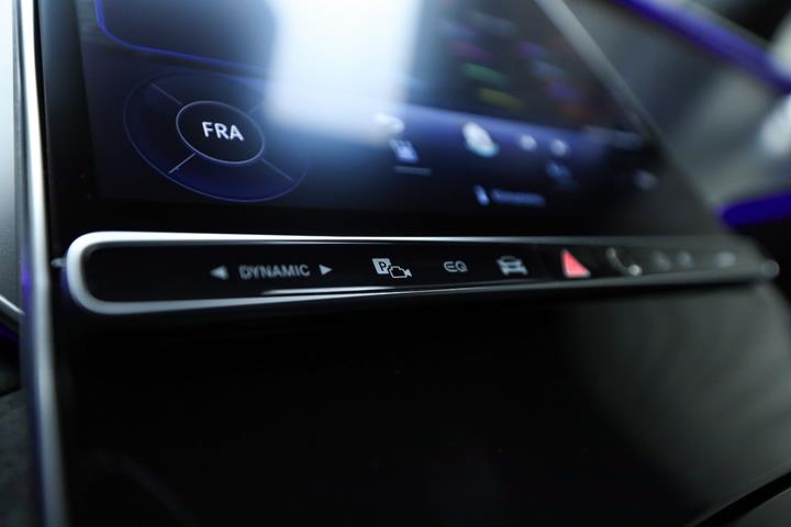 Sort Mercedes EQE350 SUV fra 2026