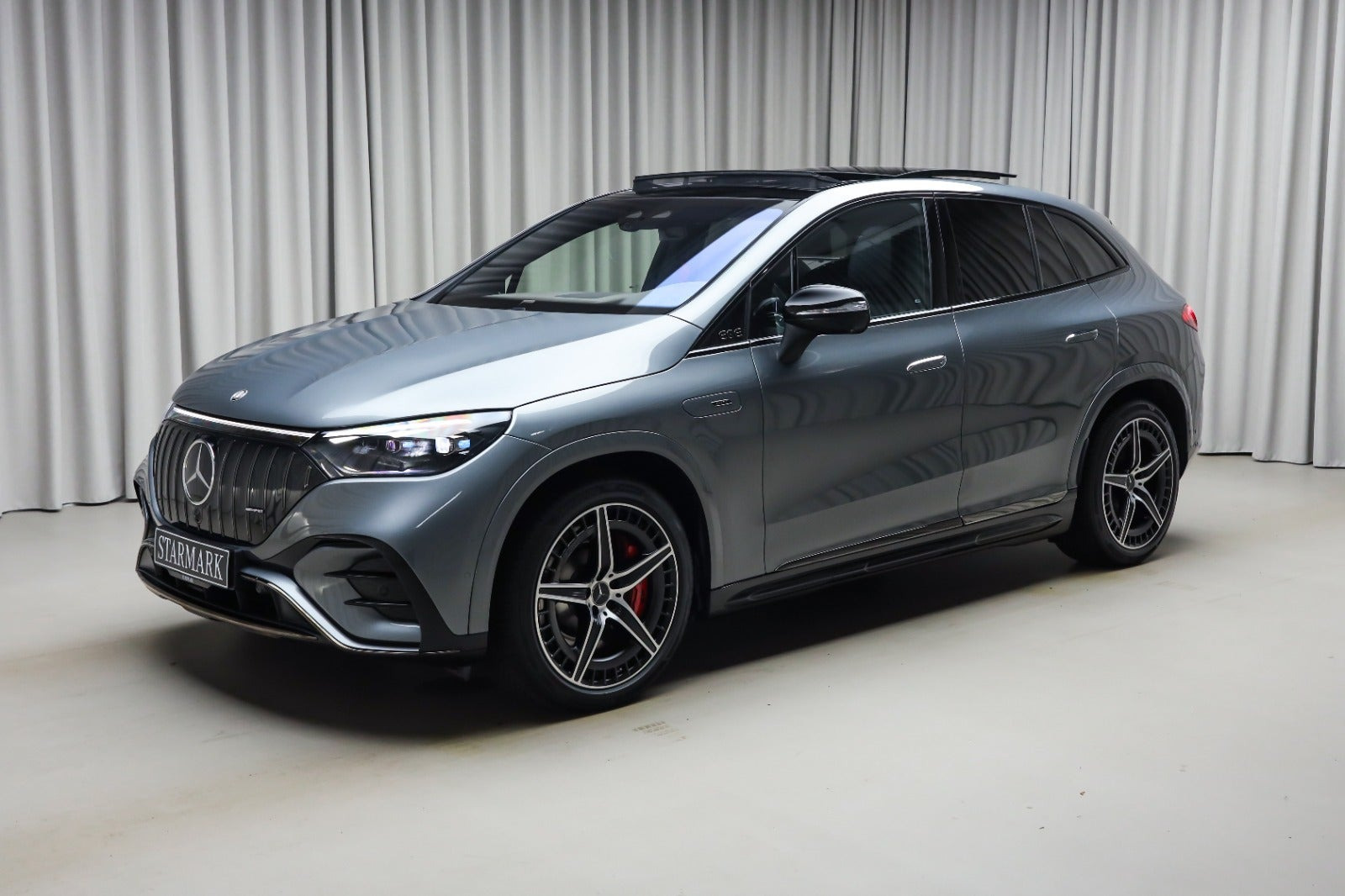 Grå Mercedes EQE43 SUV fra 2024
